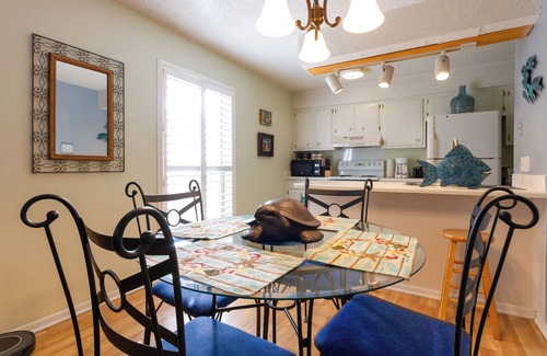 Northeast Pensacola Condo | Quiet Condo ~ 10 Mi to Dtwn Pensacola