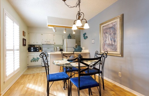 Northeast Pensacola Condo | Quiet Condo ~ 10 Mi to Dtwn Pensacola