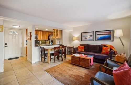 Lake Forest Condo | Quiet Condo Retreat #62 Lake Forest Glen