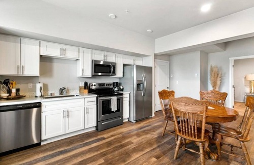 Eastside Condo | Quiet condo Steps to Tacoma Dome~Bay & City VIEWS!
