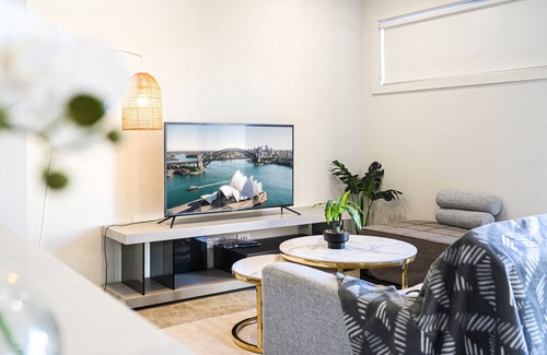Bardia House | Quiet & Convenient Adorable Modern 4 Br House