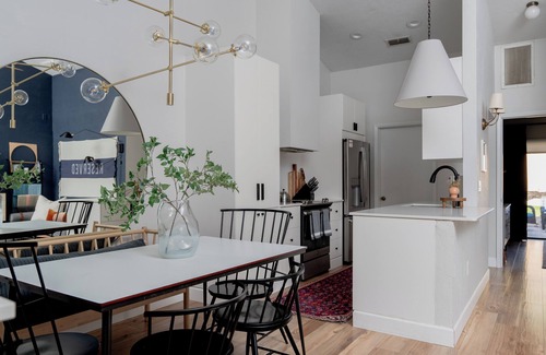 Gainesville House | Quiet, convenient & Modern Haven