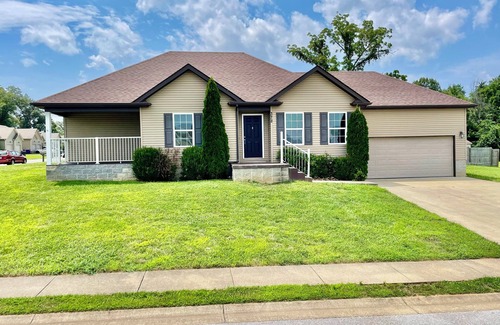 Bowling Green House | Quiet, Convenient, Spacious, and Fully Equipped