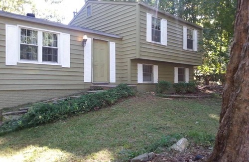 Stone Mountain House | Quiet & Convenient