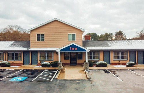 Brooklyn Hotel | Quiet Corner Inn