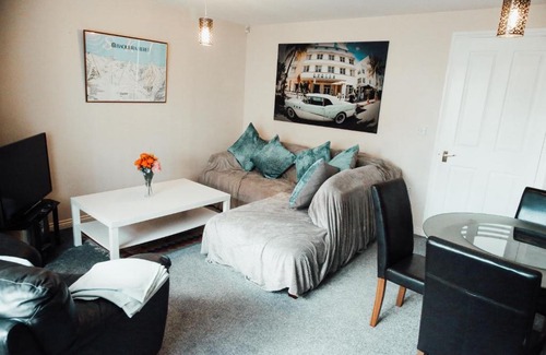 Leeds Apartment | Quiet, cosy apartment 7 mins from Leeds with Free Wifi, Netflix and parking