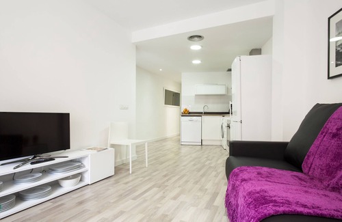 Sants-Badal Apartment | Quiet & cosy apartment up to 5