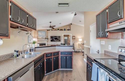 Ferry Pass House | Quiet Cottage by UWF & West Fl Hospital