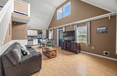 Bath House | Quiet cottage in the country with WiFi, AC