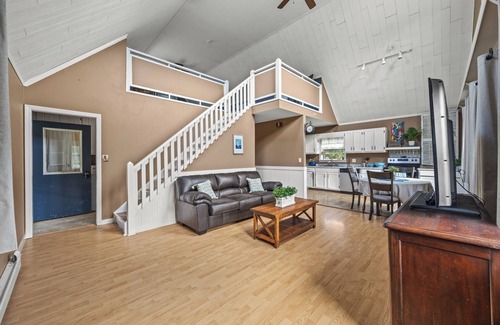 Bath House | Quiet cottage in the country with WiFi, AC