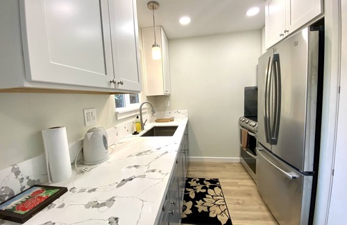 Collins View Cottage | Quiet Cottage in the Trees - Close to Downtown, OHSU, Lewis & Clark!