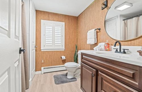 Wagontown House | Quiet Cottage In The Woods, On A Country Road