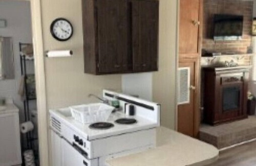 Glouster Cottage | Quiet Cottage located in the heart of Burr Oak State Park - #4