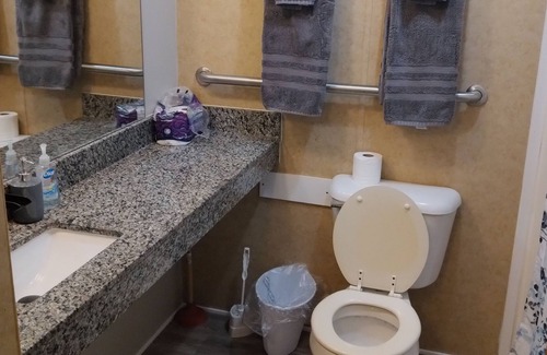 Fellowship Cottage | Quiet Cottage on a beautiful farm - 10 mins to WEC