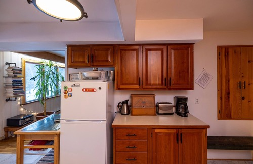 Novar Cottage | Quiet Cottage on Private Lake in Muskoka - Pets Stay Free!