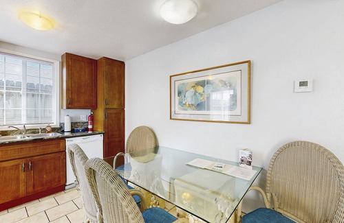 Eureka House | Quiet cottage on the bay with dog-friendly backyard & private dock - near beach