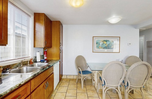Eureka House | Quiet cottage on the bay with dog-friendly backyard & private dock - near beach