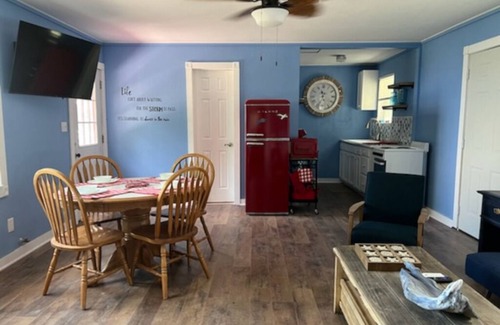Pointblank Cottage | Quiet cottage on the water at Lake Livingston