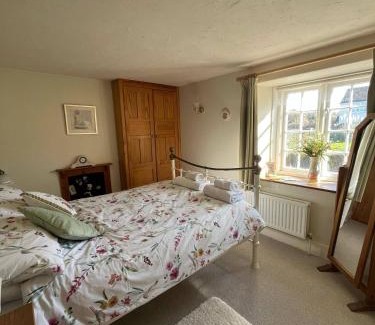 Churston Ferrers House | Quiet cottage on the rural edge of Brixham