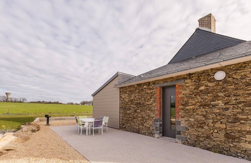 Nort-sur-Erdre Cottage | Quiet cottage with terrace, near Nantes