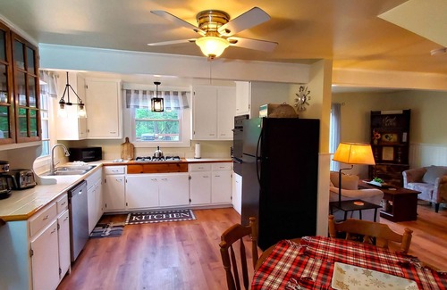 Eureka Springs House | Quiet, country 2 bedroom, 1 bath cabin with 2 optional attached guest apartments