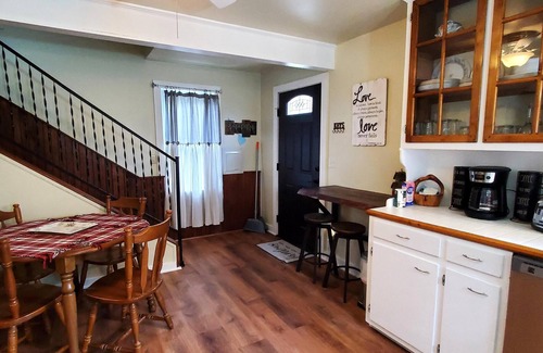 Eureka Springs House | Quiet, country 2 bedroom, 1 bath cabin with 2 optional attached guest apartments