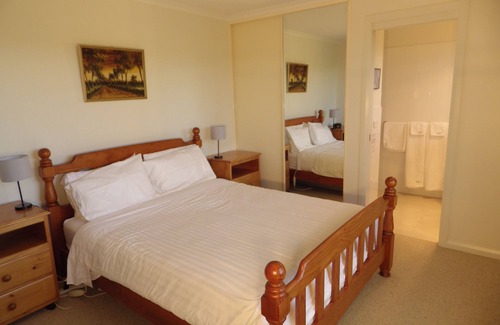 Don House | Quiet country area 5 mins from Devonport - central location
