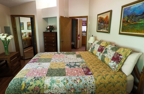 Asheville Cottage | Quiet country atmosphere, 1/8 mi., major gro. store, Outlets, 5.3mi. downtown As