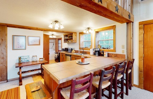 Groesbeck Cabin | Quiet country cabin with amazing views & access to stocked fishing ponds