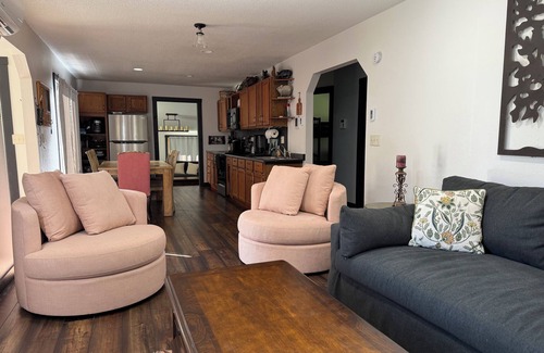 Custer Cottage | Quiet country comfort. 3 miles from Custer, 3 miles from Custer State Park