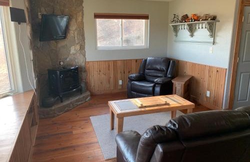 Sparta Apartment | Quiet Country Comfort w Long Views