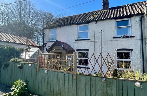 Seaton Cottage | Quiet country cottage convenient for East coast beaches and old town of Beverley