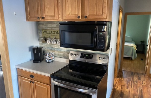 Tracy Cottage | Quiet Country Cottage 5 Minutes from Town!