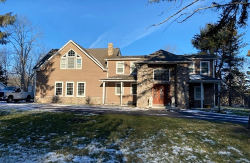 Mount Hope House | 🌊Quiet country escape feet from easy Lake hike!🏞