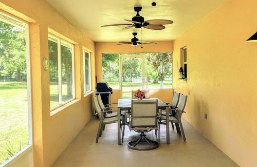 Williston House | Quiet Country Getaway in Horse County Close to Ocala/Gainesville, Pet Friendly!
