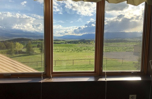 Silt House | Quiet country getaway with STUNNING VIEWS, 4 bedrooms, 3 1/2 bath, large garage.