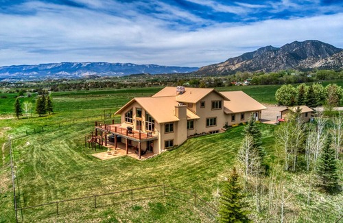 Silt House | Quiet country getaway with STUNNING VIEWS, 4 bedrooms, 3 1/2 bath, large garage.