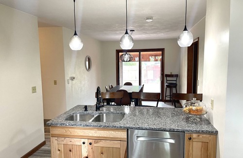 Bettendorf House | Quiet country home close to tbk sports complex