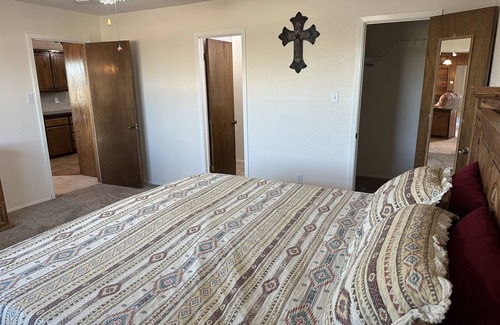 Midland House | Quiet Country Home/Horse Friendly