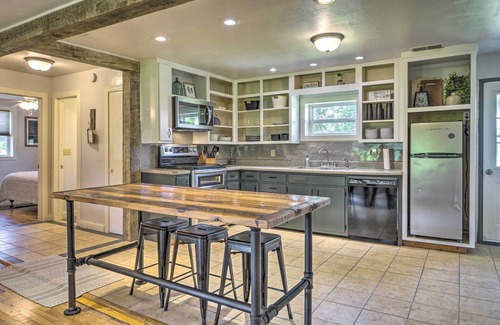 Squires House | Quiet Country Home in Ava with Chic Interior!