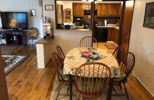 Hamersville House | Quiet Country Home sleeps 22 people, perfect for Reunions, Teams, Retreats