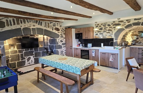 Arches House | Quiet country house in the Cantal. Pets welcome.