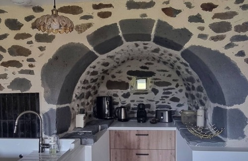 Arches House | Quiet country house in the Cantal. Pets welcome.