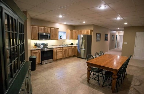 Edgar House | QUIET COUNTRY LIVING AT RIVER'S EDGE