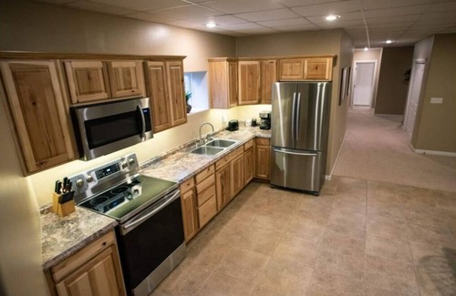 Edgar House | QUIET COUNTRY LIVING AT RIVER'S EDGE