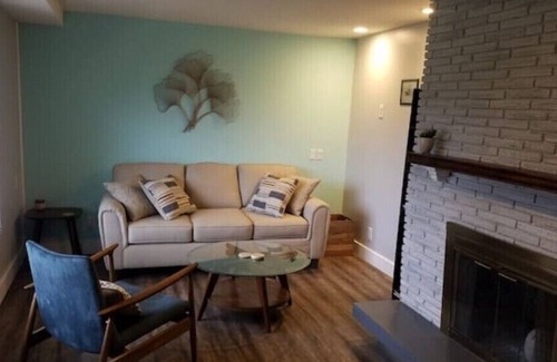 Vernon House | Quiet country-living, minutes from Downtown