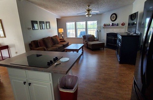 Aberdeen House | Quiet country living only minutes from town & golf.