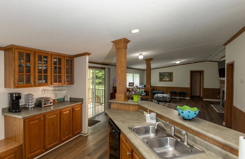 Starkville House | Quiet country living in a newly remodeled mobile home on 1.5 acres - 7 mi to MSU