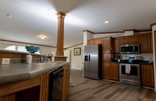 Starkville House | Quiet country living in a newly remodeled mobile home on 1.5 acres - 7 mi to MSU