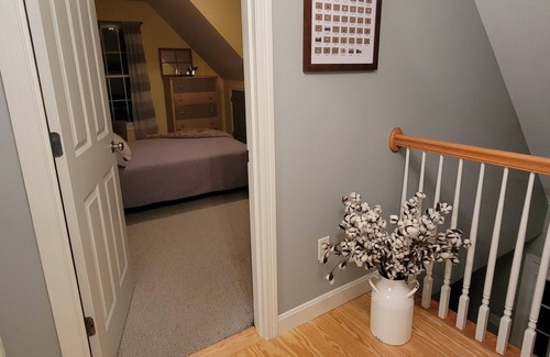Hillsboro House | Quiet Country near lakes, trails, Hiking, Skiing and snowboarding